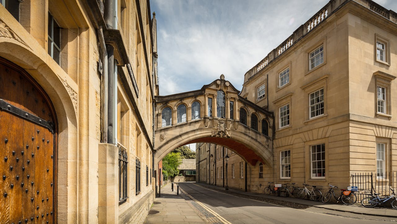 Iconic Bridge of Sighs connecting buildings at Oxford University, England.